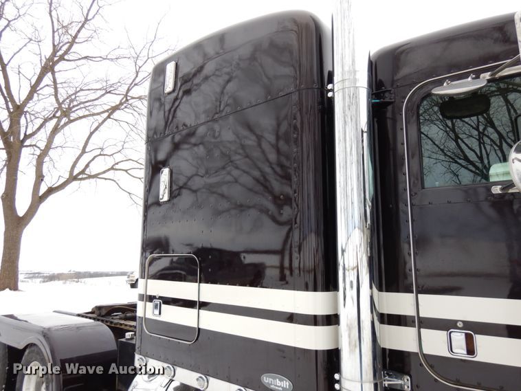 image for item IA9349 1998 Peterbilt 379  semi truck