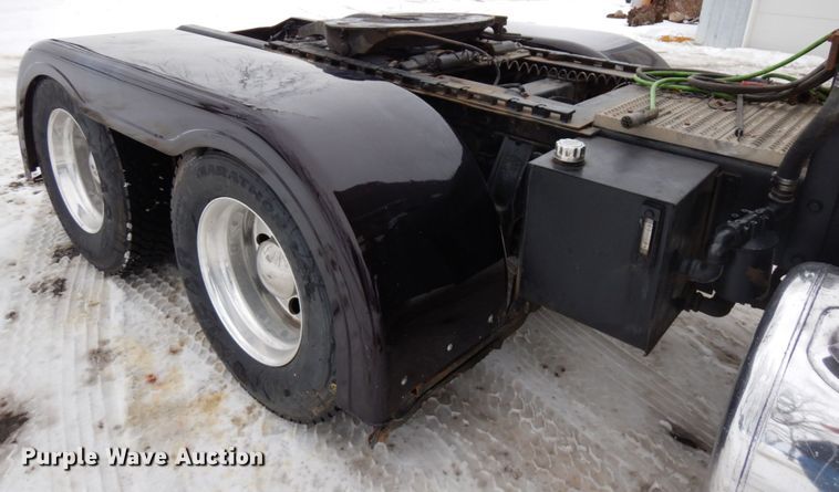 image for item IA9349 1998 Peterbilt 379  semi truck