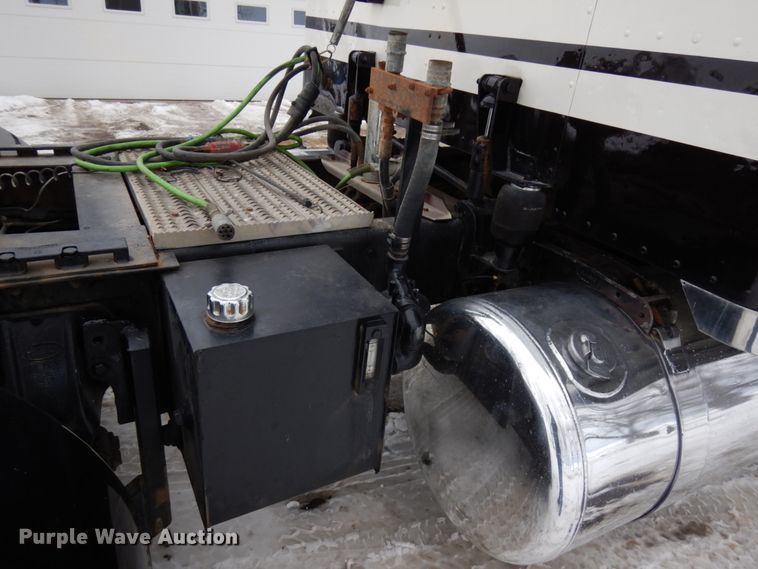 image for item IA9349 1998 Peterbilt 379  semi truck