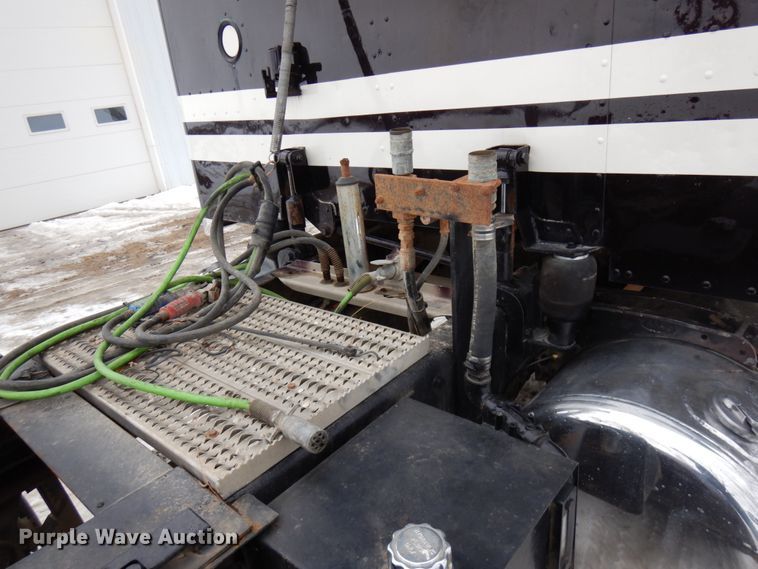 image for item IA9349 1998 Peterbilt 379  semi truck