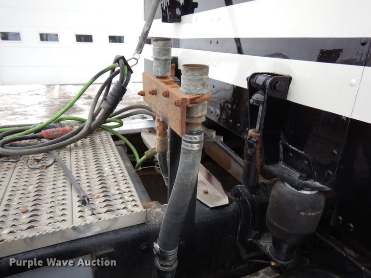 image for item IA9349 1998 Peterbilt 379  semi truck