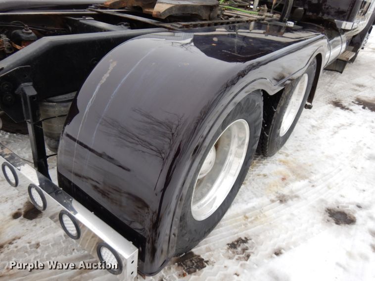 image for item IA9349 1998 Peterbilt 379  semi truck