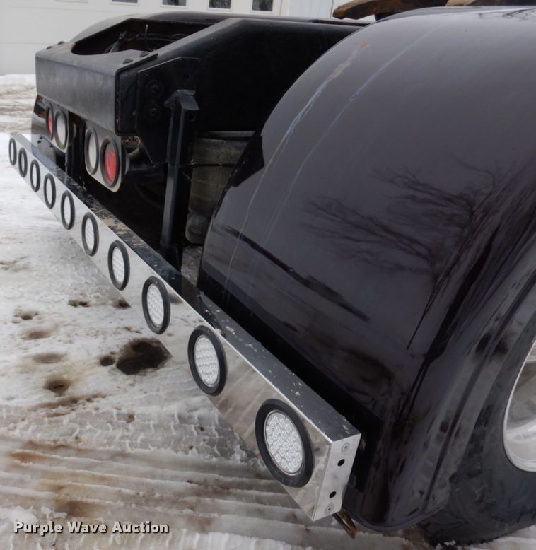 image for item IA9349 1998 Peterbilt 379  semi truck