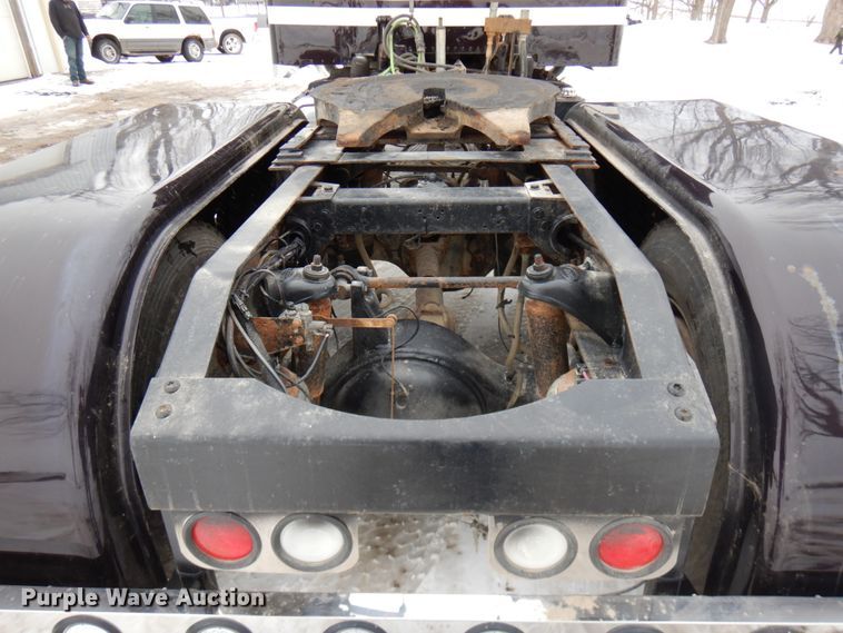 image for item IA9349 1998 Peterbilt 379  semi truck