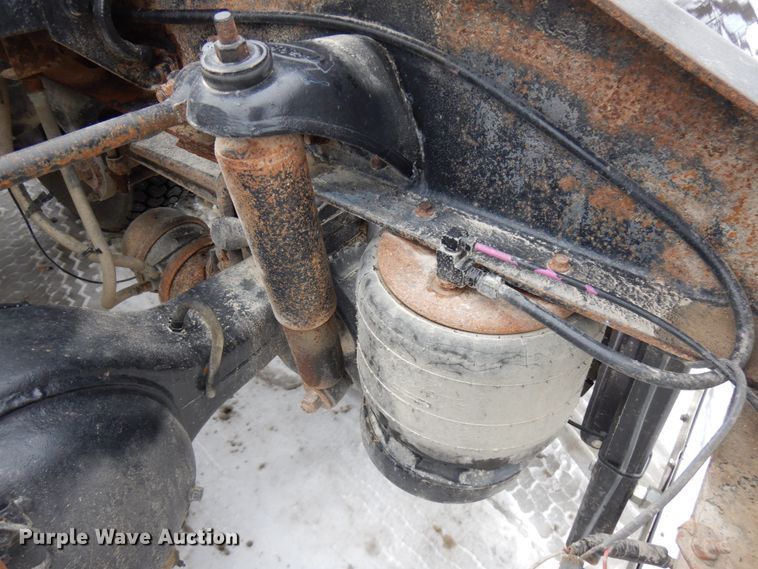 image for item IA9349 1998 Peterbilt 379  semi truck