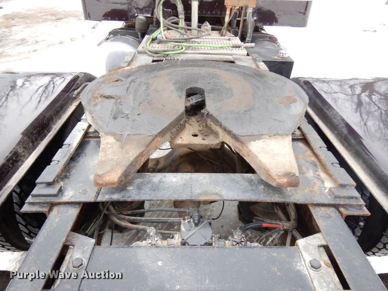 image for item IA9349 1998 Peterbilt 379  semi truck