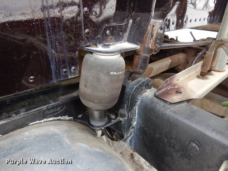 image for item IA9349 1998 Peterbilt 379  semi truck