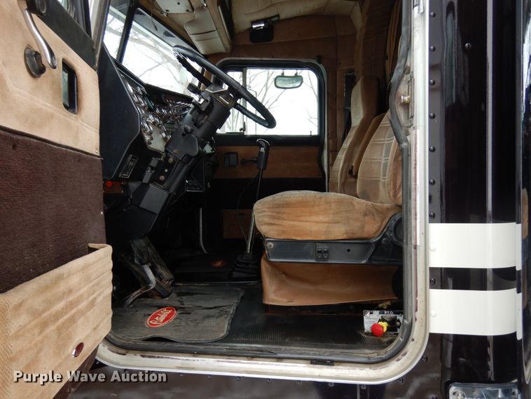 image for item IA9349 1998 Peterbilt 379  semi truck