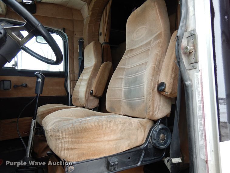 image for item IA9349 1998 Peterbilt 379  semi truck