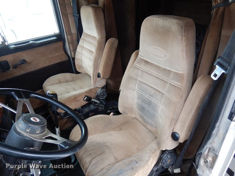 image for item IA9349 1998 Peterbilt 379  semi truck