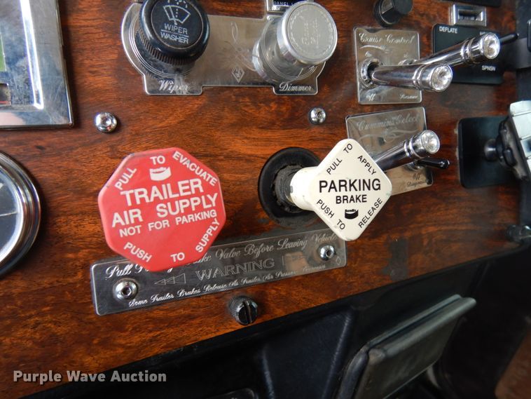 image for item IA9349 1998 Peterbilt 379  semi truck