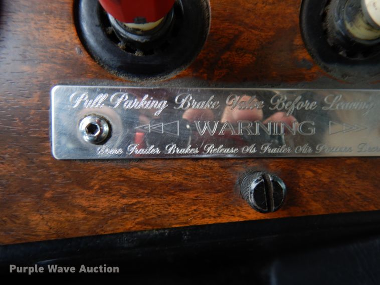 image for item IA9349 1998 Peterbilt 379  semi truck