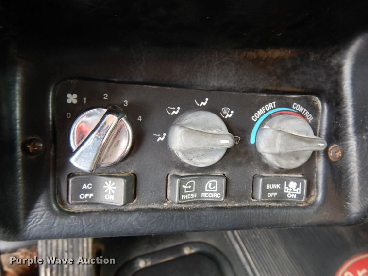 image for item IA9349 1998 Peterbilt 379  semi truck