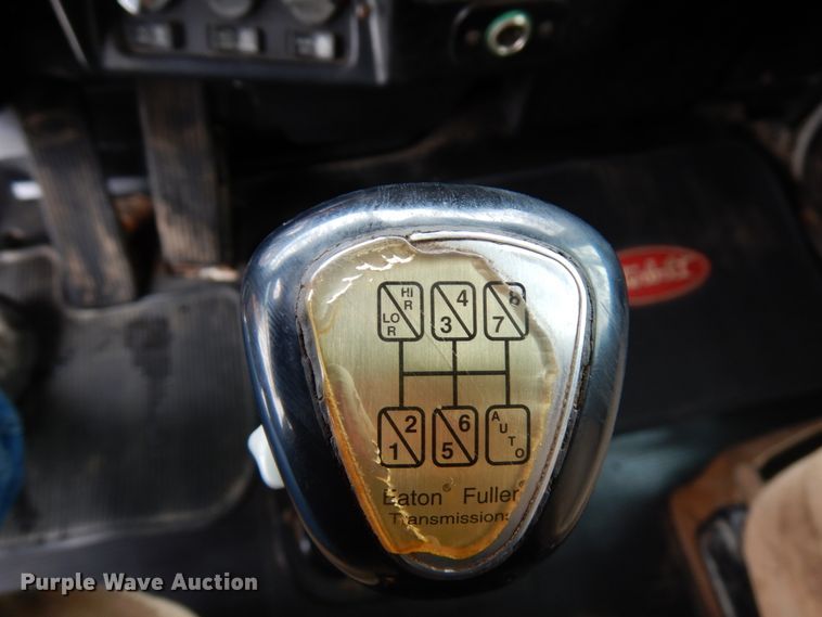 image for item IA9349 1998 Peterbilt 379  semi truck