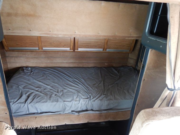 image for item IA9349 1998 Peterbilt 379  semi truck