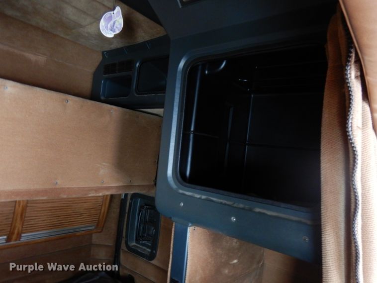 image for item IA9349 1998 Peterbilt 379  semi truck