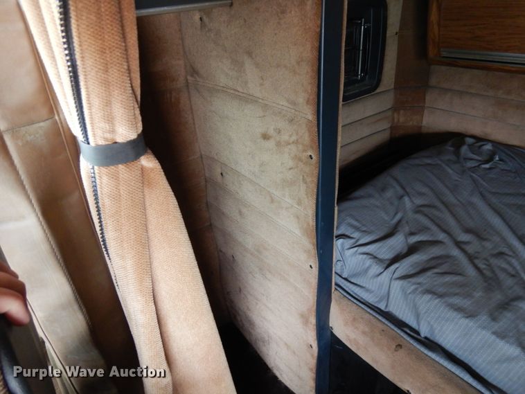 image for item IA9349 1998 Peterbilt 379  semi truck