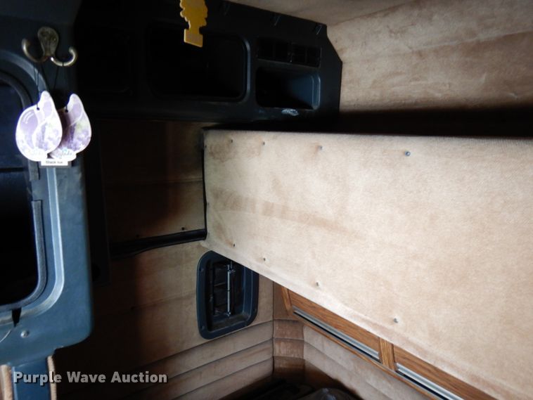 image for item IA9349 1998 Peterbilt 379  semi truck