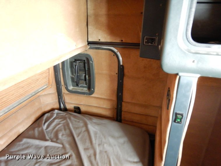 image for item IA9349 1998 Peterbilt 379  semi truck