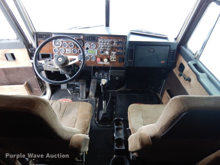 image for item IA9349 1998 Peterbilt 379  semi truck