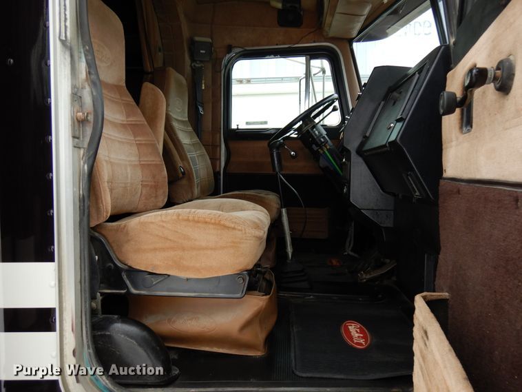 image for item IA9349 1998 Peterbilt 379  semi truck