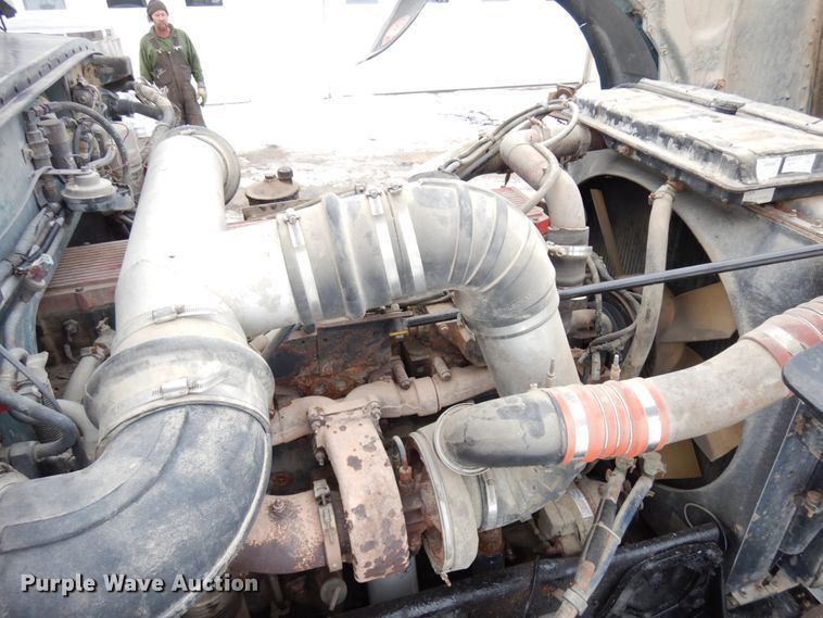 image for item IA9349 1998 Peterbilt 379  semi truck