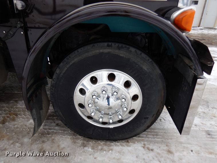 image for item IA9349 1998 Peterbilt 379  semi truck