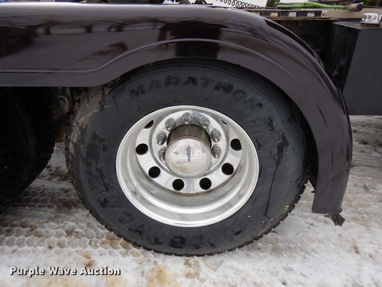 image for item IA9349 1998 Peterbilt 379  semi truck