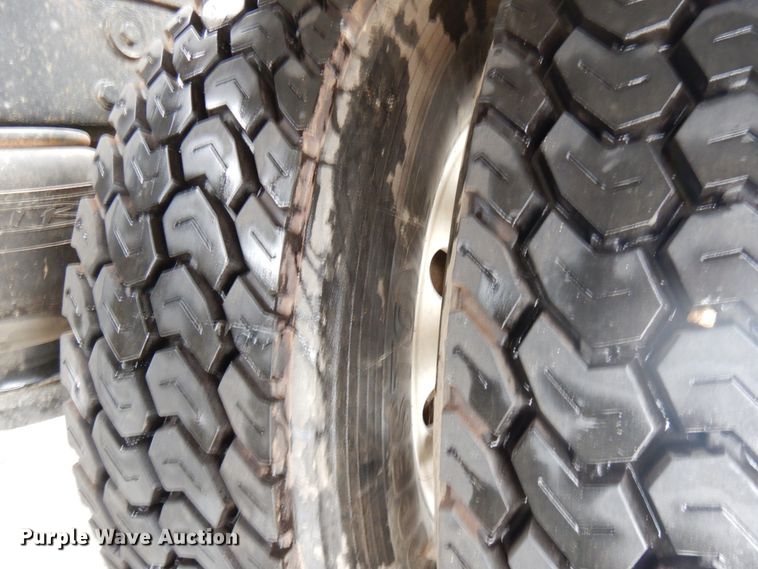 image for item IA9349 1998 Peterbilt 379  semi truck