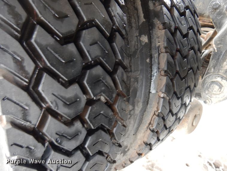 image for item IA9349 1998 Peterbilt 379  semi truck