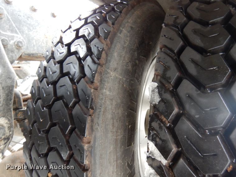 image for item IA9349 1998 Peterbilt 379  semi truck