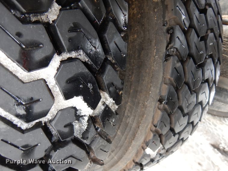 image for item IA9349 1998 Peterbilt 379  semi truck