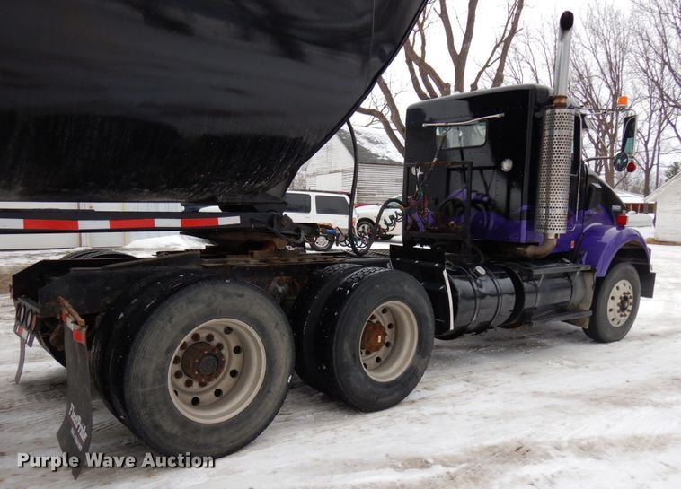 image for item IA9350 2001 Kenworth T800  semi truck