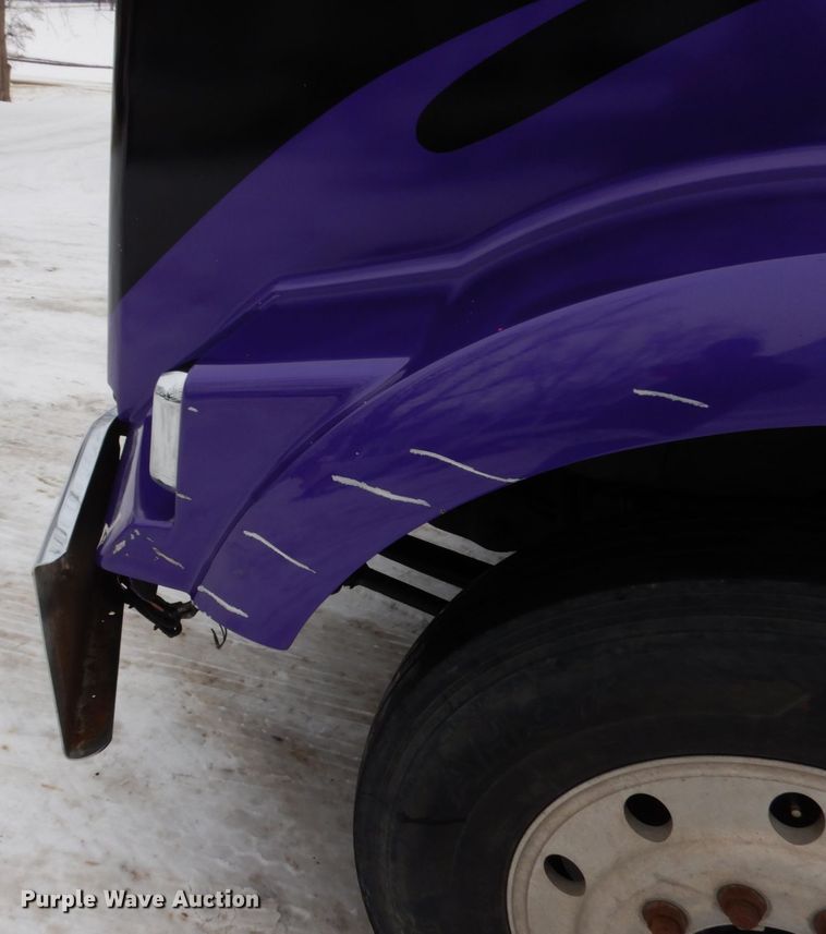 image for item IA9350 2001 Kenworth T800  semi truck