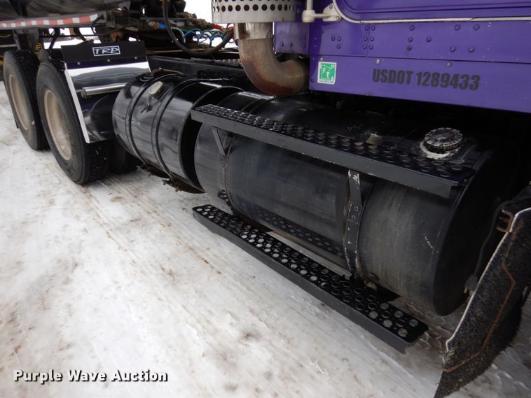 image for item IA9350 2001 Kenworth T800  semi truck