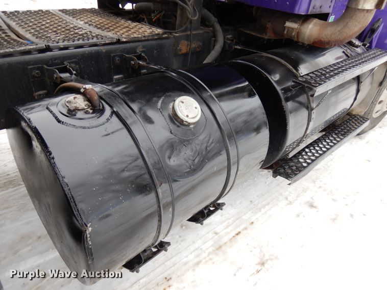 image for item IA9350 2001 Kenworth T800  semi truck