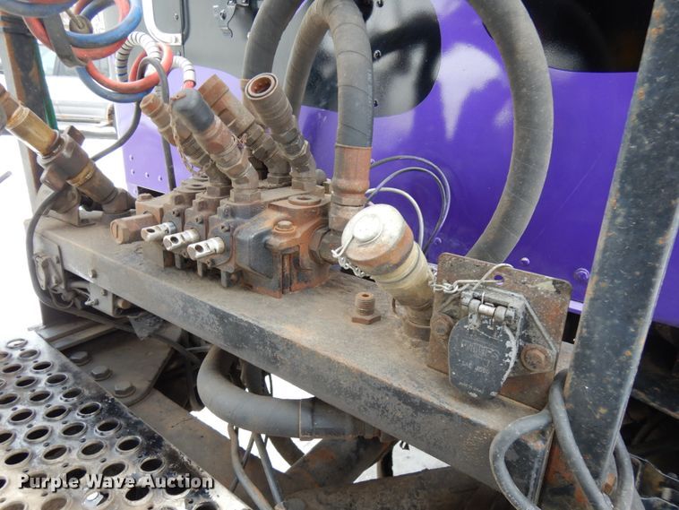 image for item IA9350 2001 Kenworth T800  semi truck