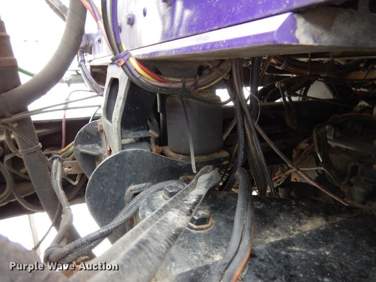 image for item IA9350 2001 Kenworth T800  semi truck