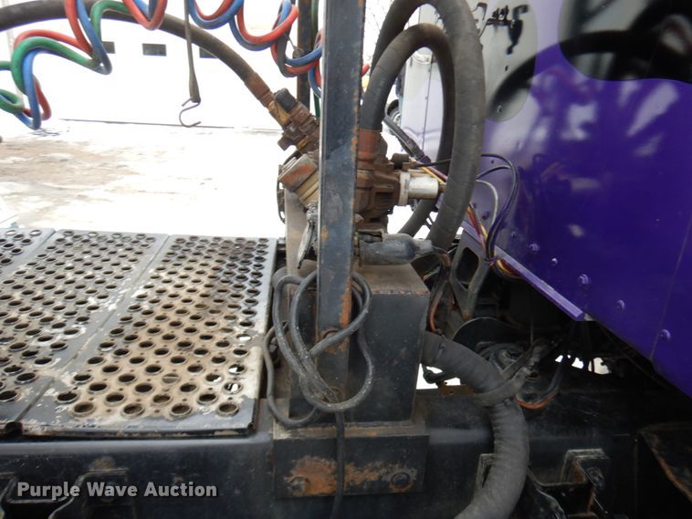 image for item IA9350 2001 Kenworth T800  semi truck