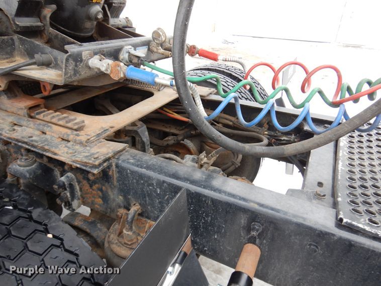 image for item IA9350 2001 Kenworth T800  semi truck