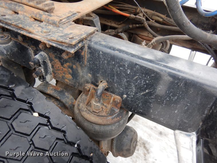 image for item IA9350 2001 Kenworth T800  semi truck