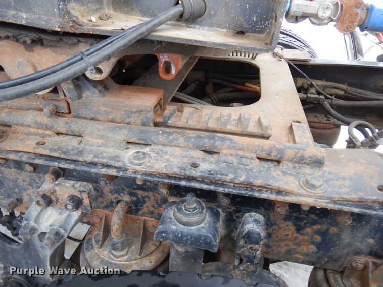 image for item IA9350 2001 Kenworth T800  semi truck