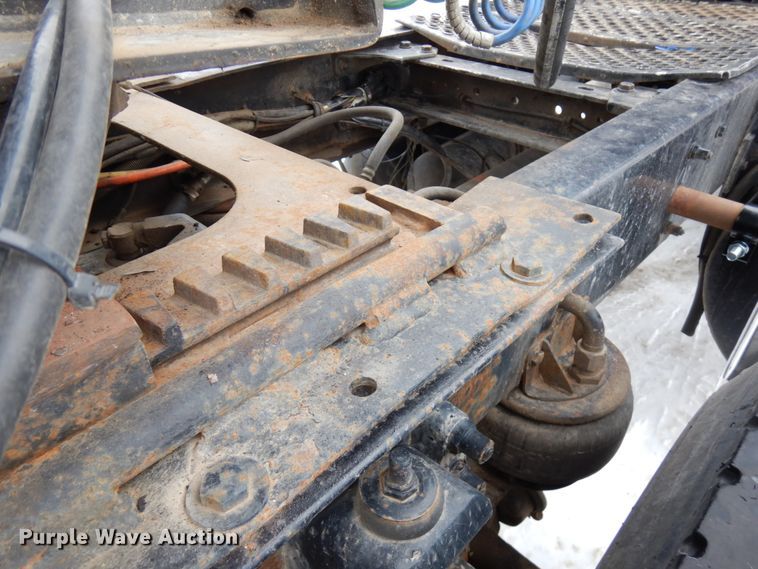 image for item IA9350 2001 Kenworth T800  semi truck