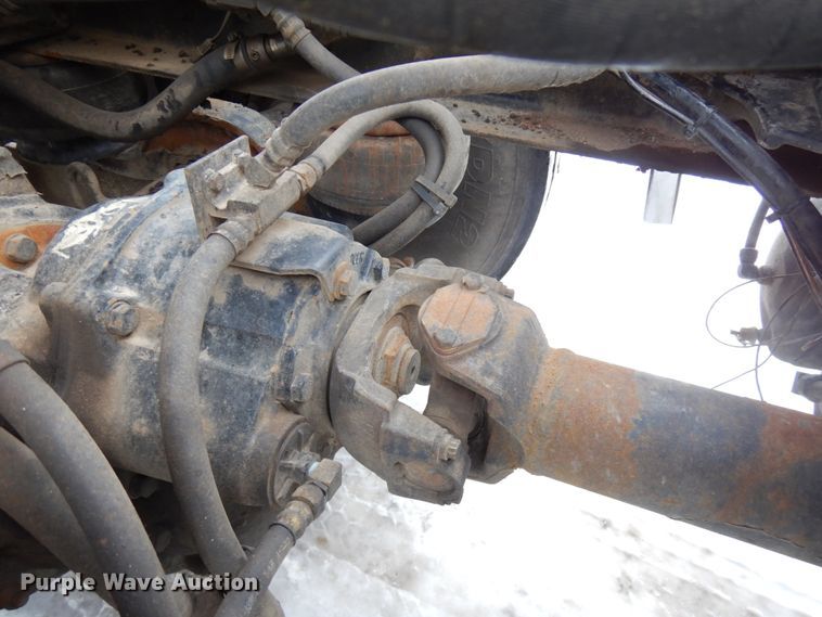 image for item IA9350 2001 Kenworth T800  semi truck