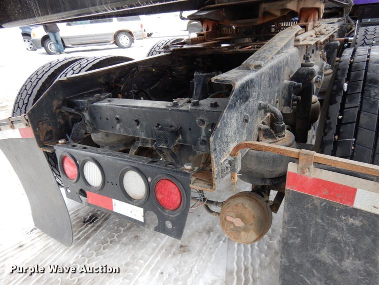 image for item IA9350 2001 Kenworth T800  semi truck