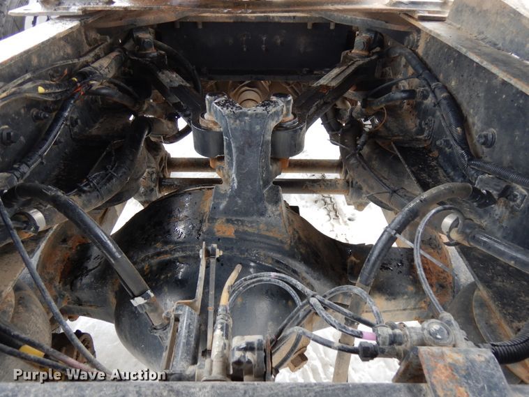 image for item IA9350 2001 Kenworth T800  semi truck