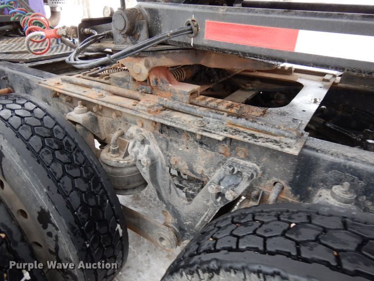 image for item IA9350 2001 Kenworth T800  semi truck