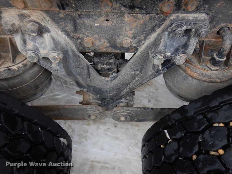 image for item IA9350 2001 Kenworth T800  semi truck