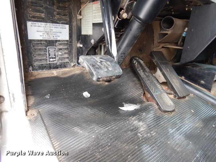 image for item IA9350 2001 Kenworth T800  semi truck