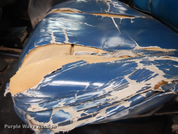 image for item IA9350 2001 Kenworth T800  semi truck